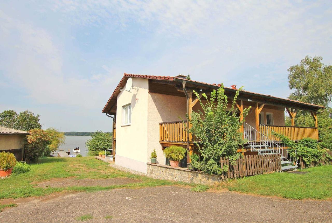 Ferienwohnungen Direkt Am Woblitzsee See 9780 Below Bagian luar foto