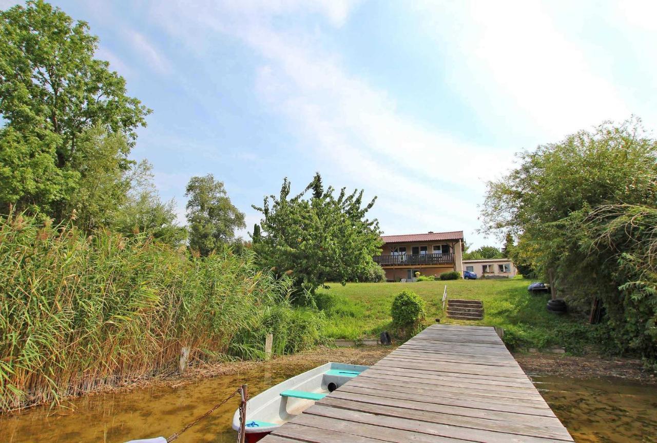 Ferienwohnungen Direkt Am Woblitzsee See 9780 Below Bagian luar foto