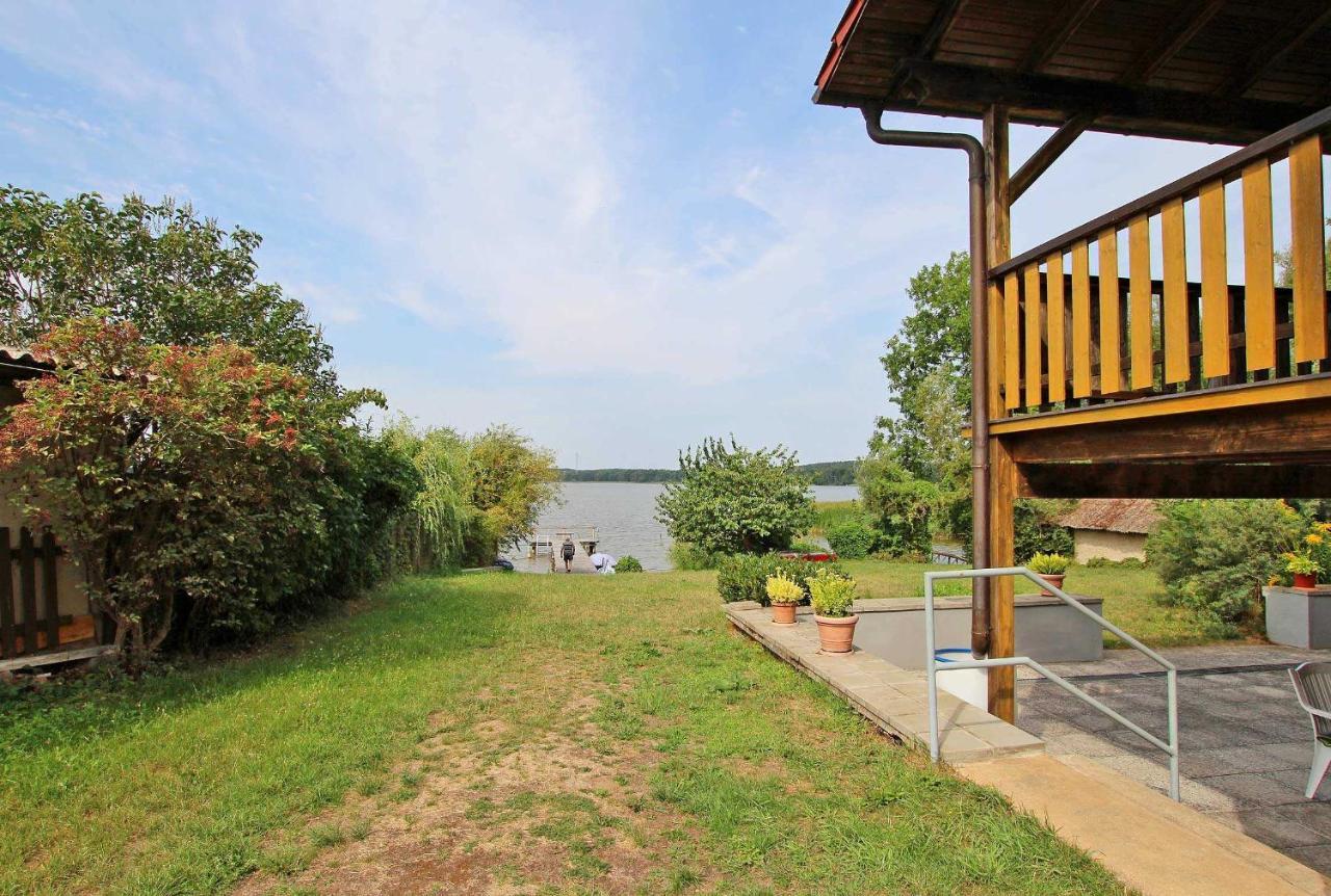 Ferienwohnungen Direkt Am Woblitzsee See 9780 Below Bagian luar foto